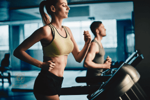 Descubra como combinar o cardio antes ou depois da musculação com procedimentos estéticos pode acelerar seus resultados de treino e otimizar a queima de gordura e definição muscular. Encontre os melhores procedimentos na Clínica de Estética e Bem-Estar